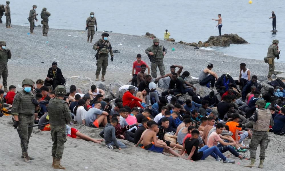 Χαμός στην Ισπανία: Εισβολή χιλιάδων μεταναστών από το Μαρόκο